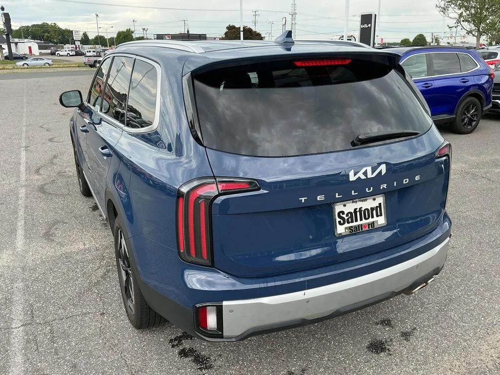 Used 2023 Black Kia EX image 13