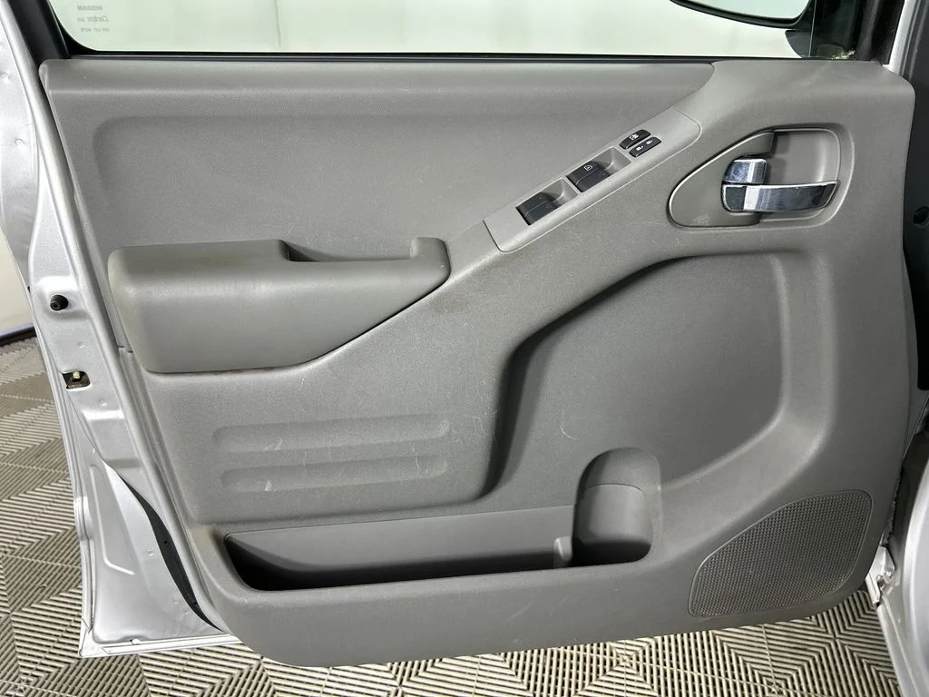 Used 2017 Silver Nissan SV image 12
