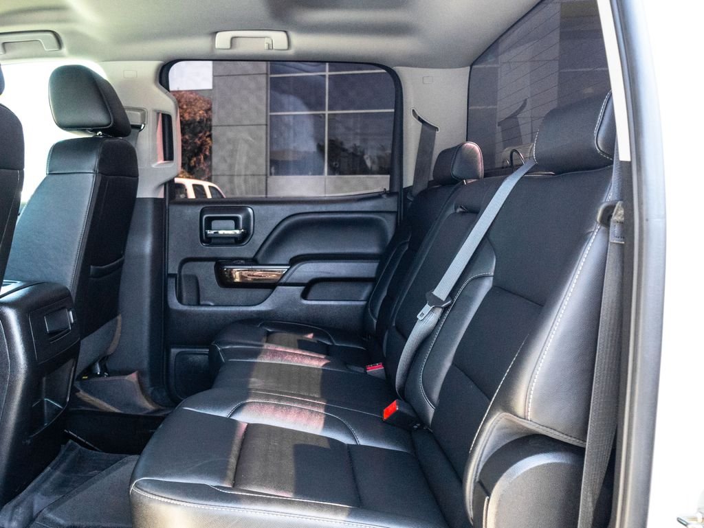 Used 2018 White GMC SLT image 21