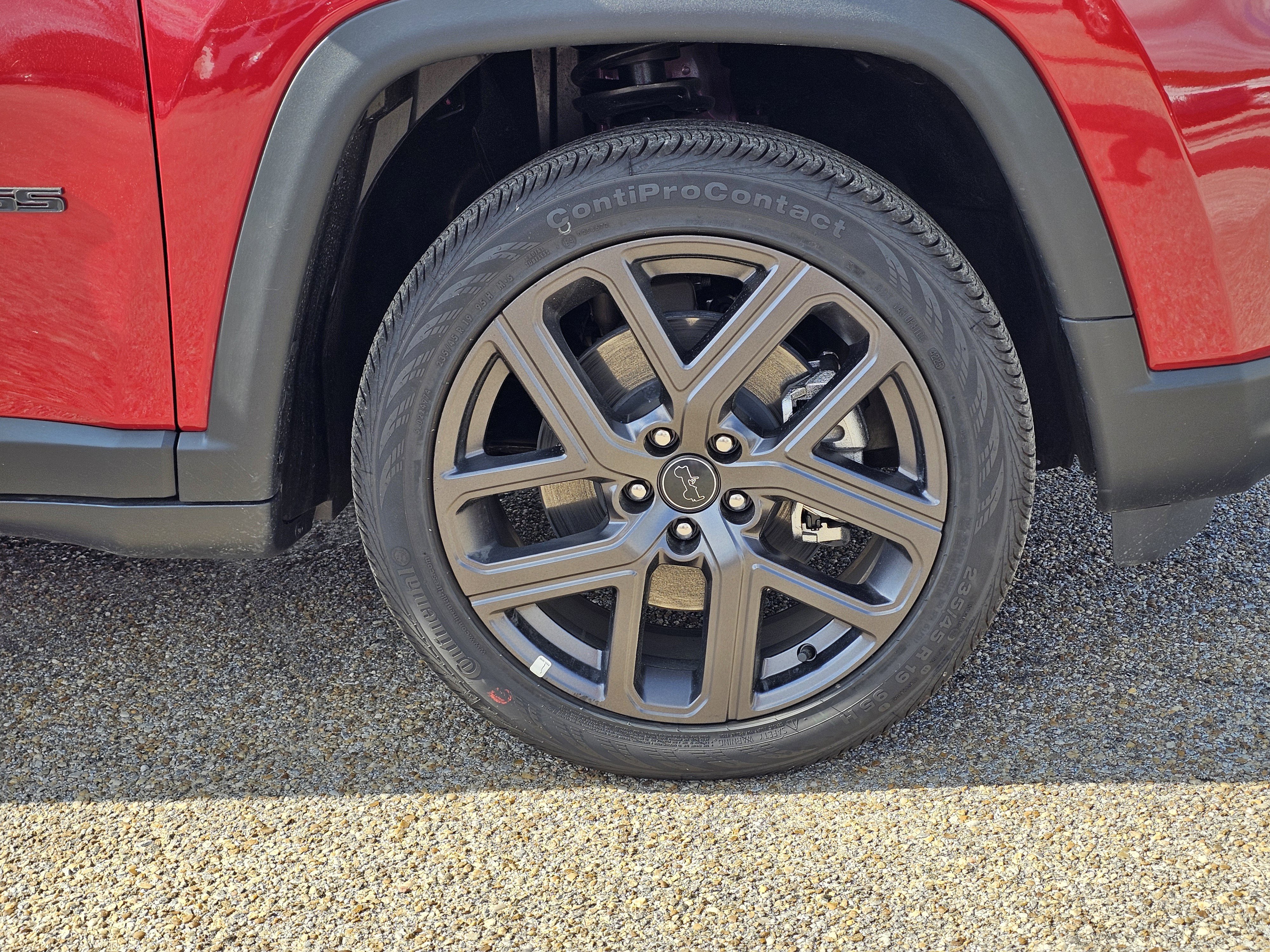 New 2026 Red Hot Pearlcoat Jeep Latitude Altitude image 6