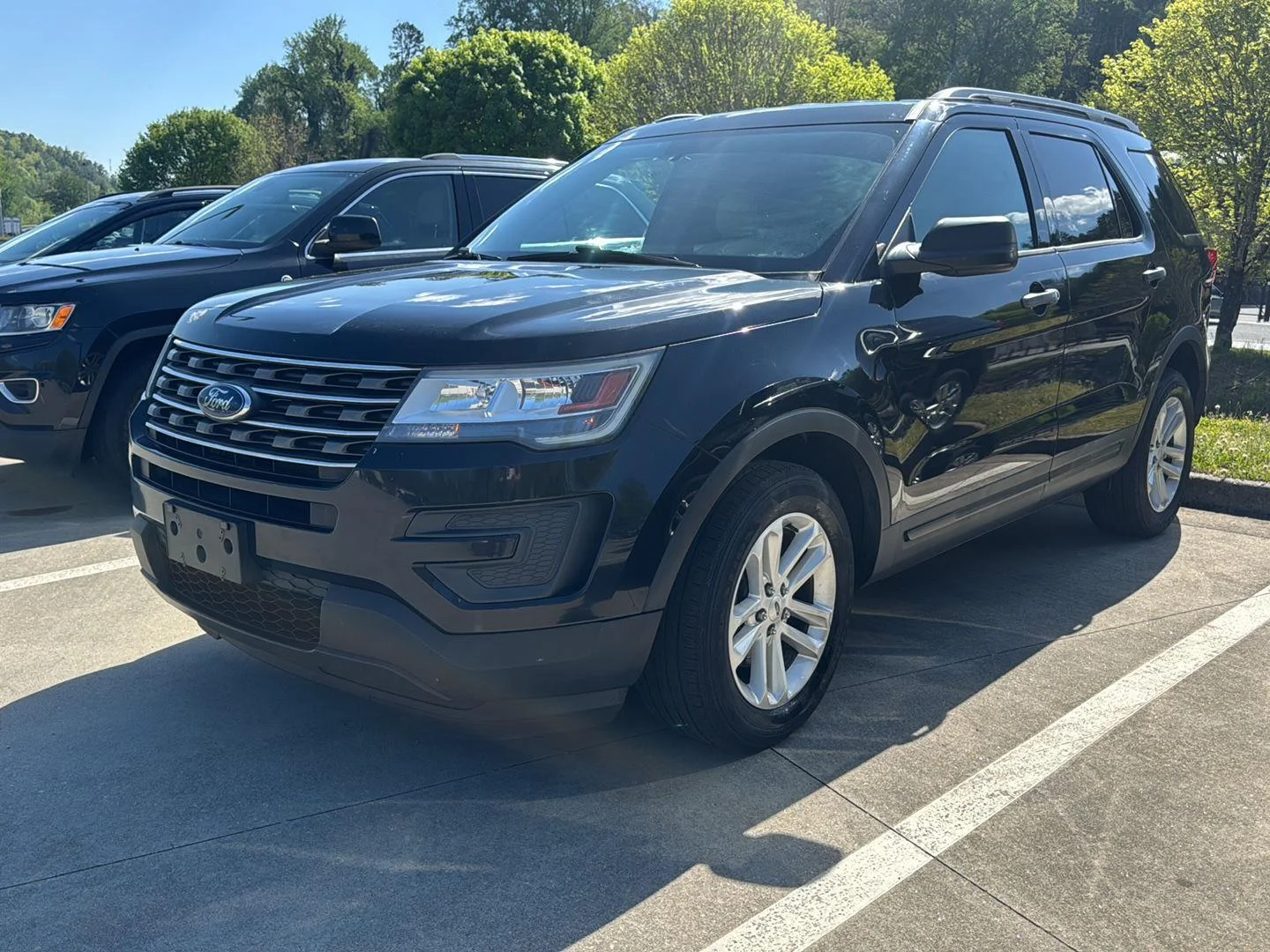 2017 Ford Explorer Base 4WD's photo