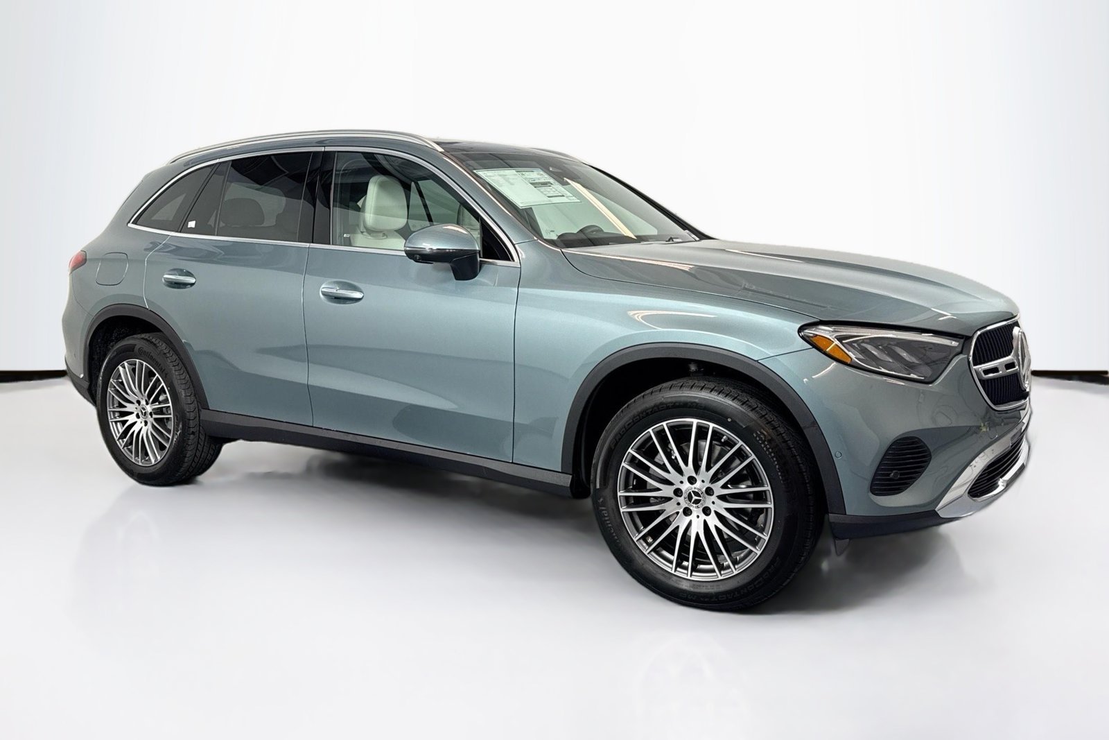 New 2026 Verde Silver Metallic Mercedes-Benz GLC 300 image 3