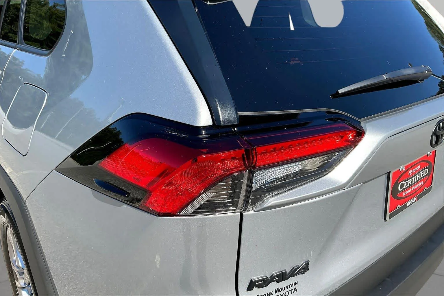 Used 2025 Silver Sky Metallic Toyota XLE image 28