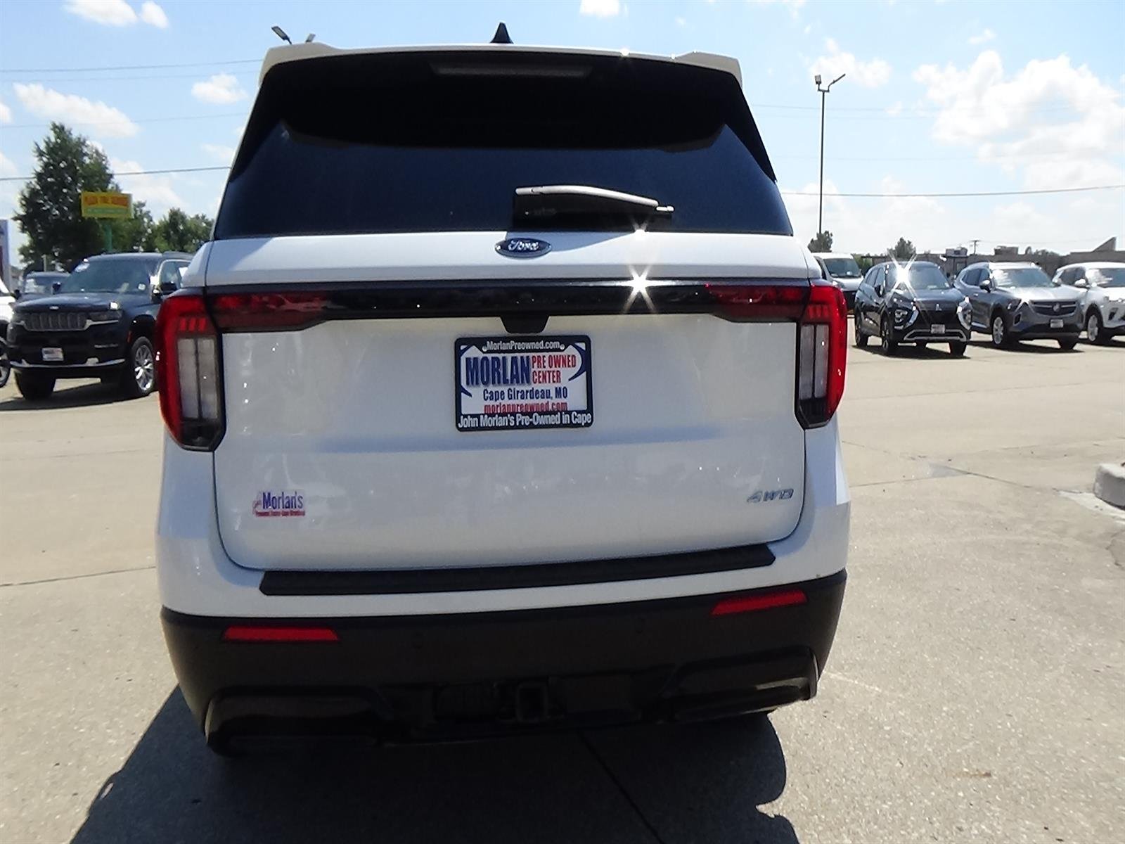 Used 2025 Star White Metallic Tri-Coat (az) Ford ST-Line image 7