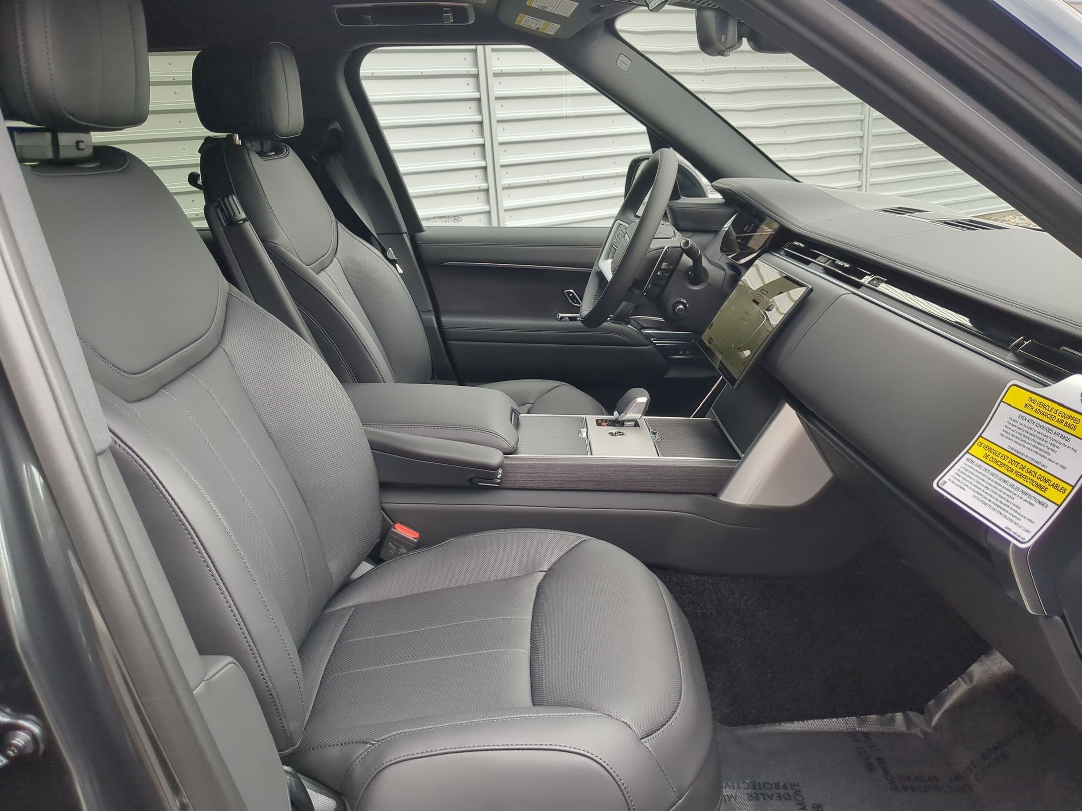 New 2026 Carpathian Grey Land Rover P400 SE LWB 7 Seat image 32