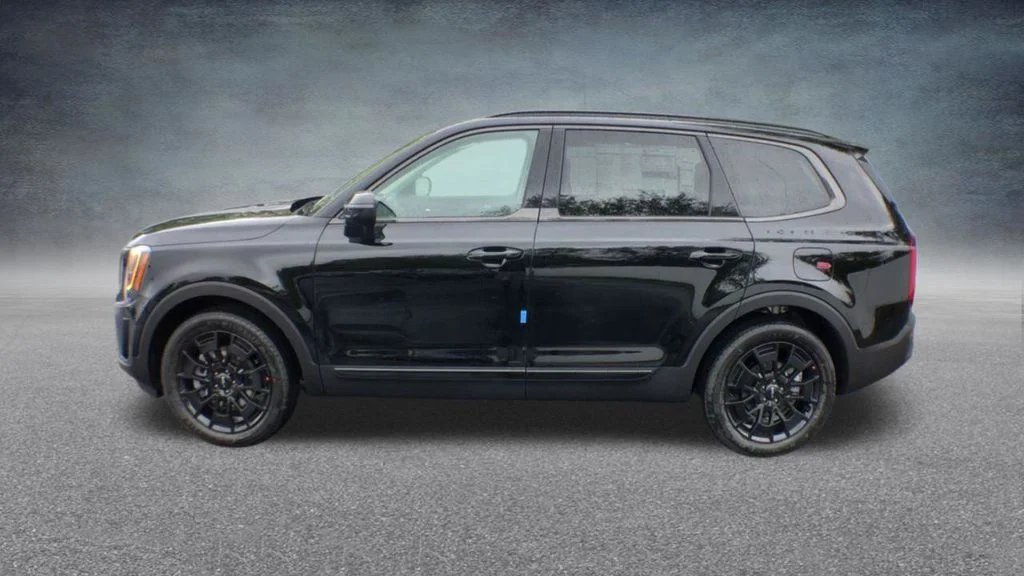 Used 2022 Black Kia EX image 13