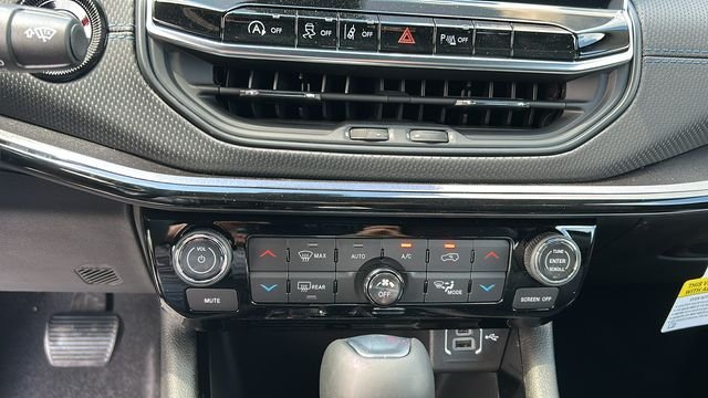 2025 Jeep Compass Limited - Photo 13