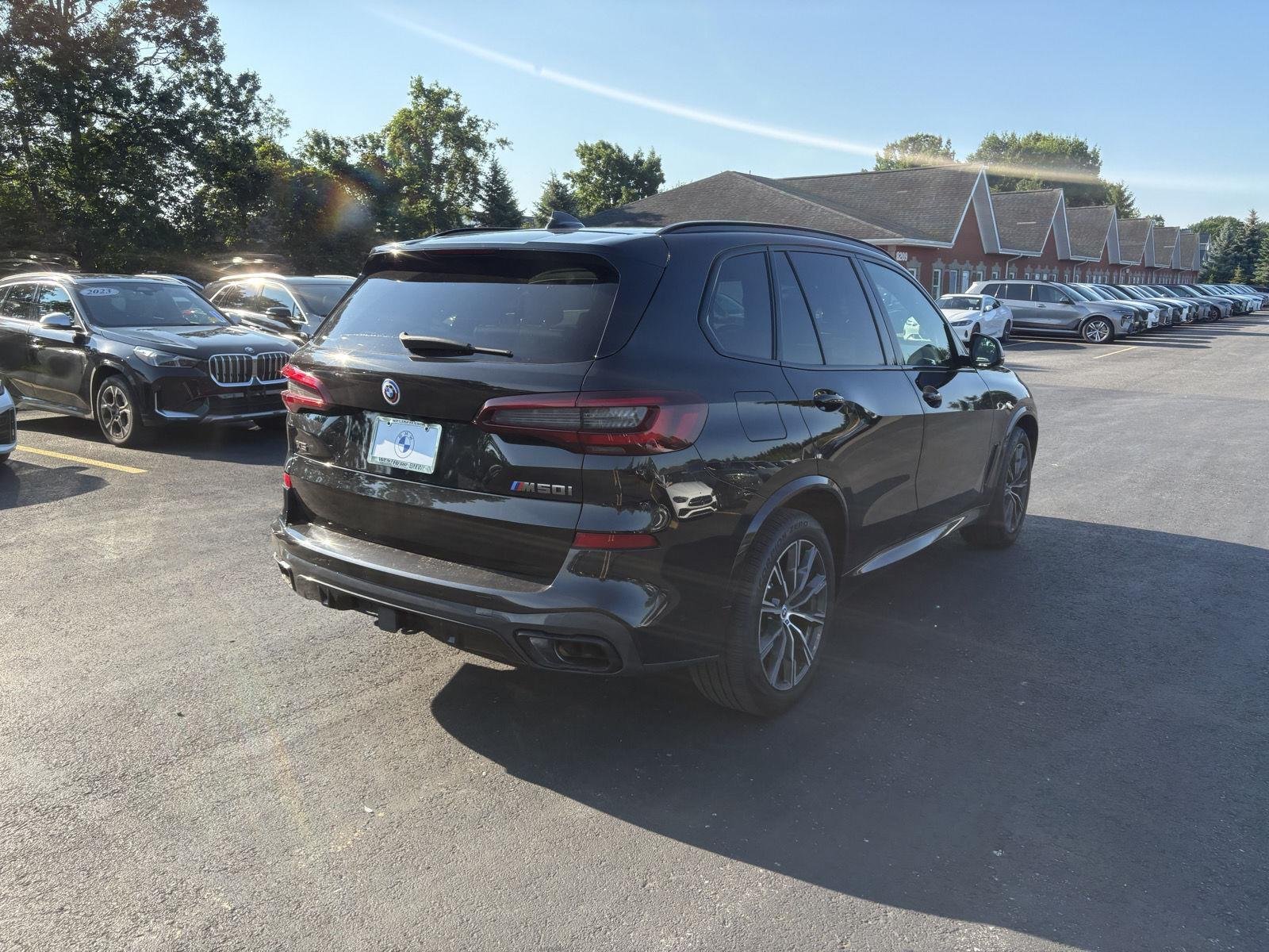 Used 2022 Black Sapphire Metallic BMW M50i image 7