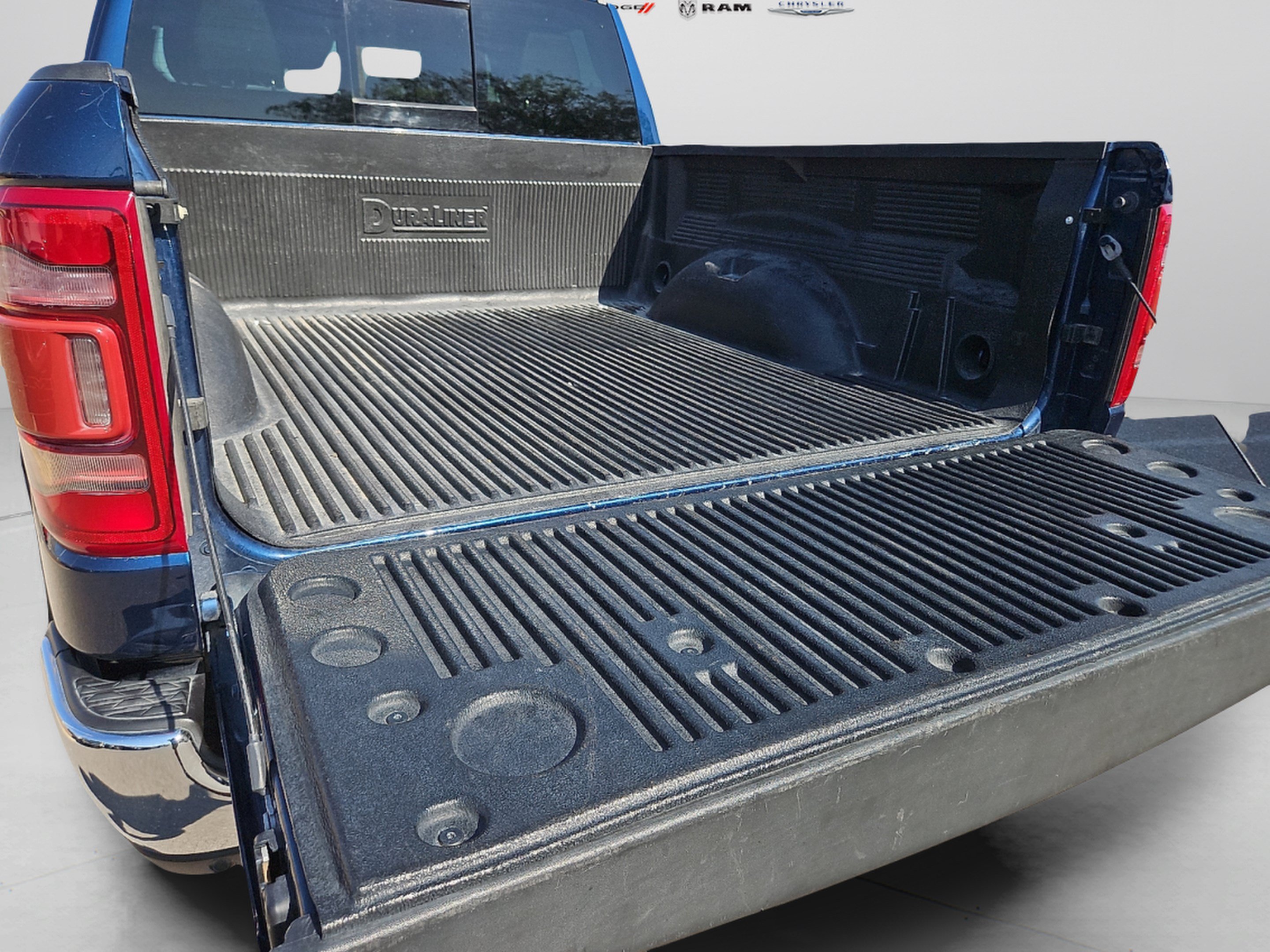 Used 2022 Patriot Blue Pearlcoat Ram Laramie image 7