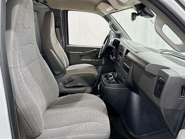 2025 GMC Savana Cargo Work Van - Photo 54
