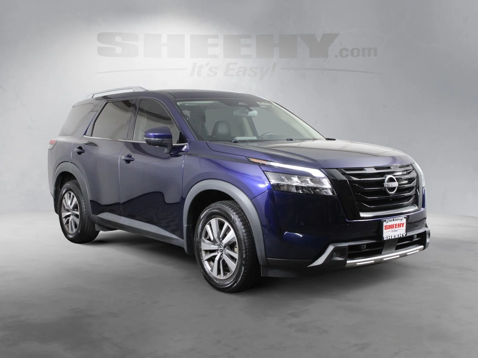 Used 2022 Blue Nissan SL image 2