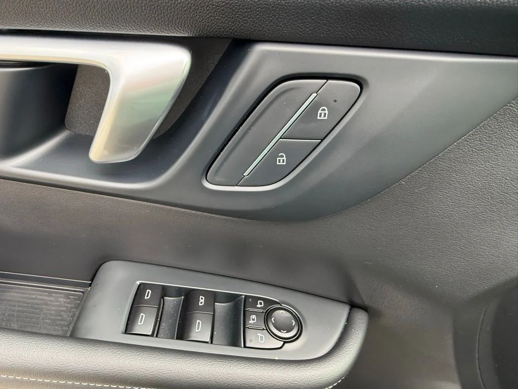 Used 2025 White Buick Preferred image 9