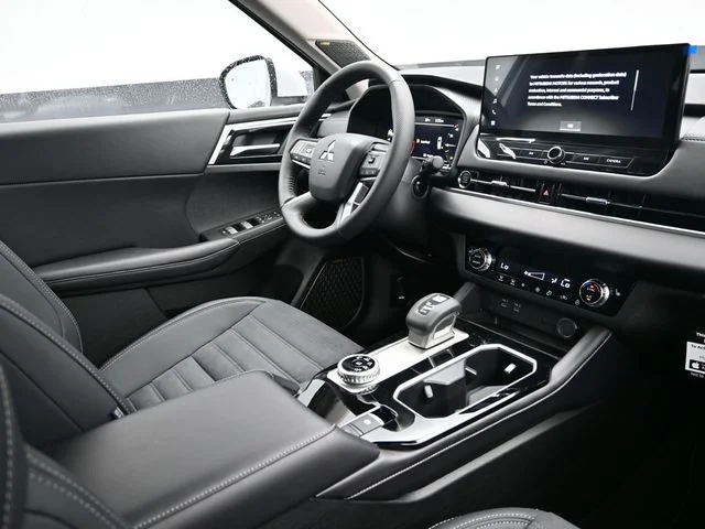 New 2026 White Mitsubishi SE image 14