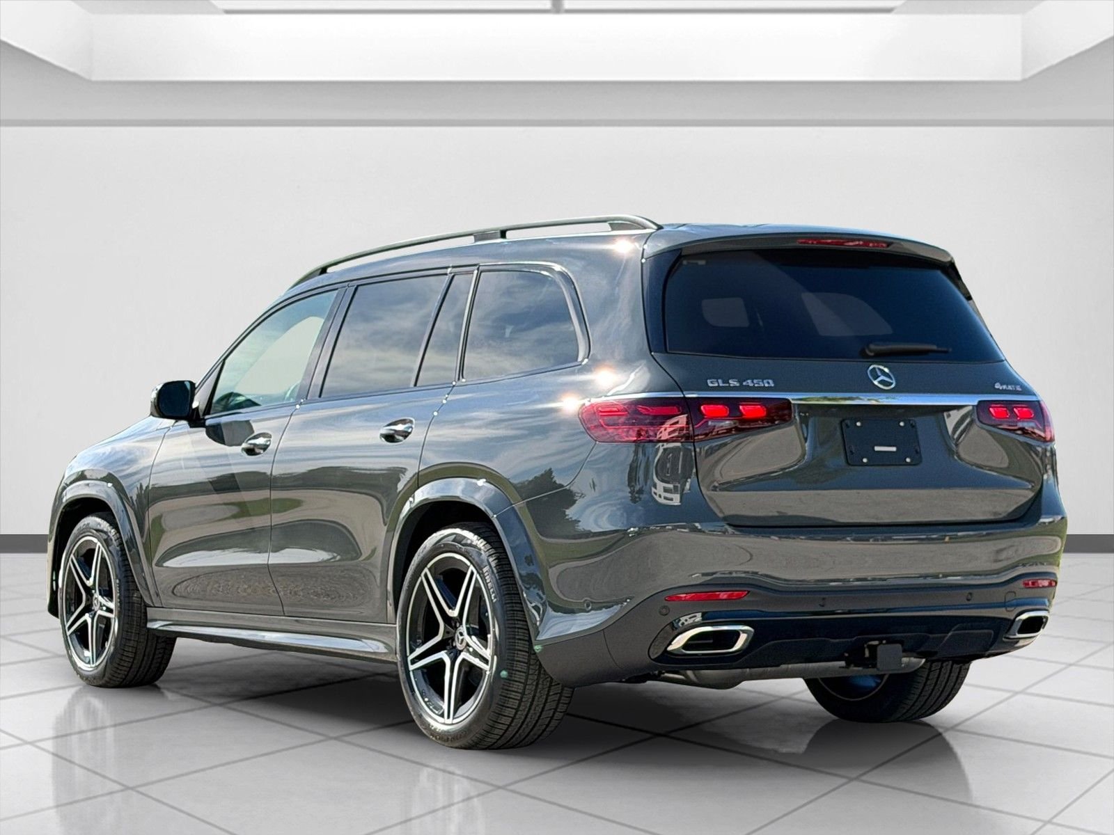 New 2026 MANUFAKTUR Silicon Grey Mercedes-Benz GLS 450 image 4