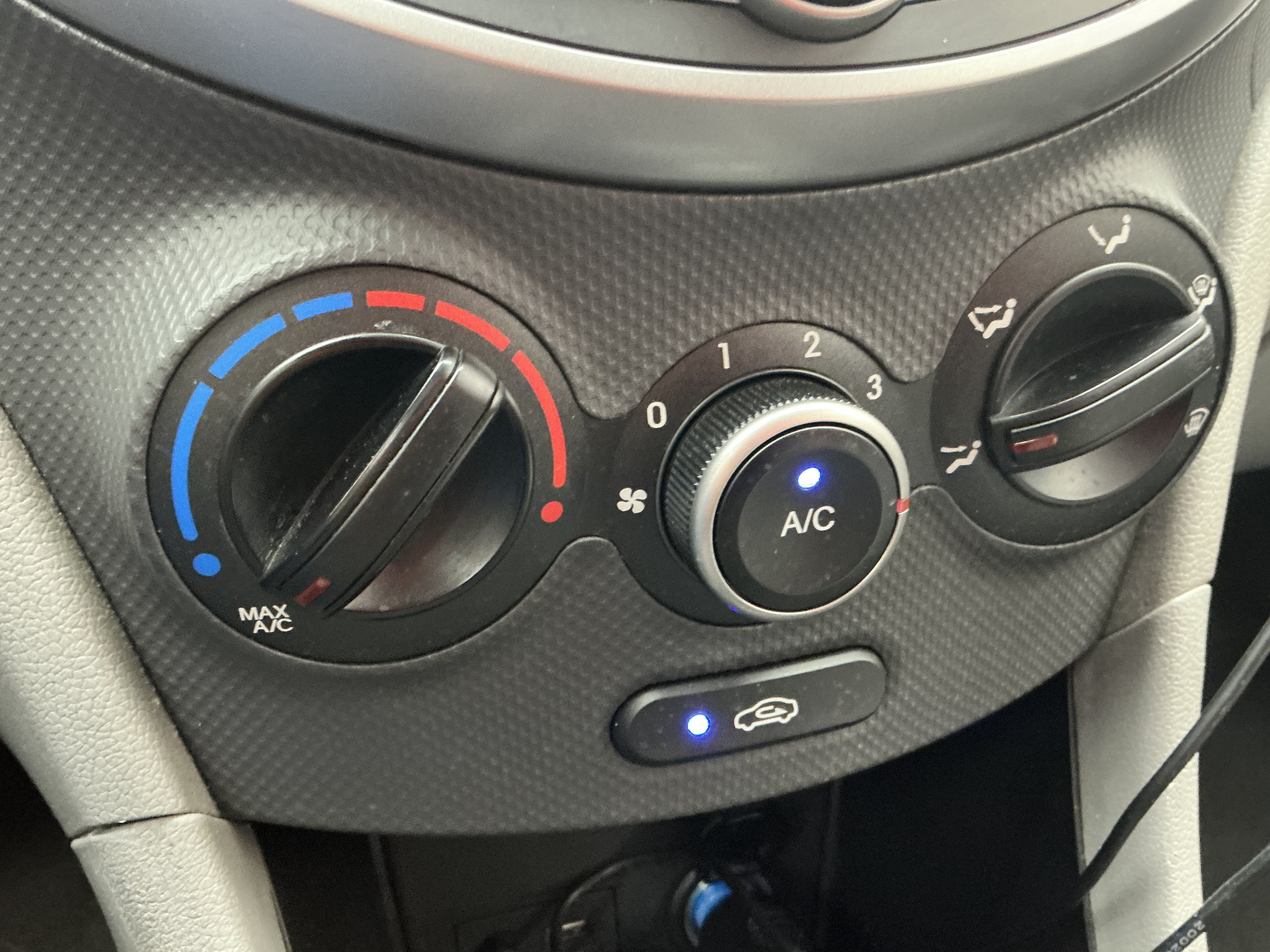 Used 2017 Boston Red Metallic Hyundai SE image 12