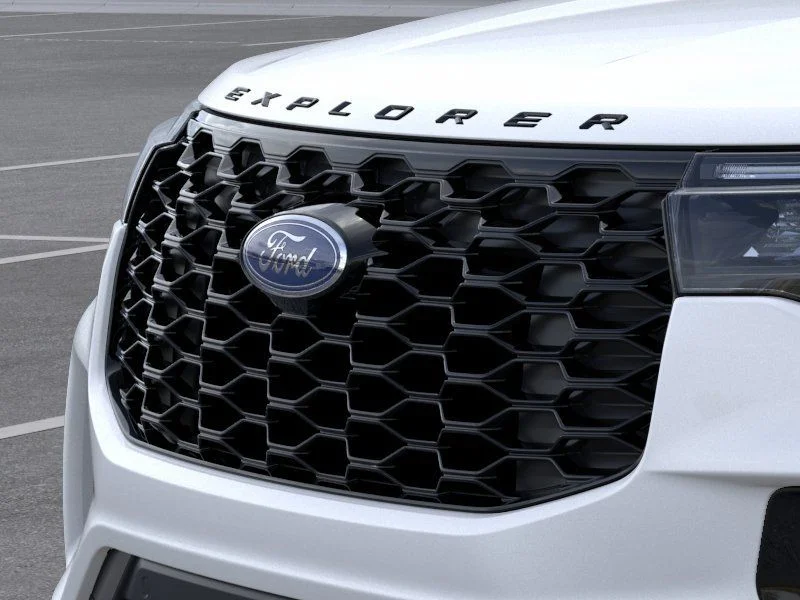 New 2026 Star White Metallic Tri-Coat Ford ST-Line image 17