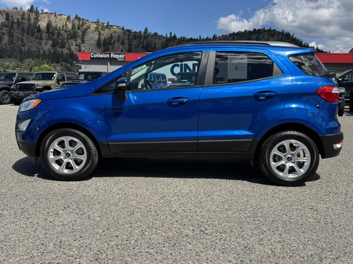 Used 2018 Blue Ford SE image 10