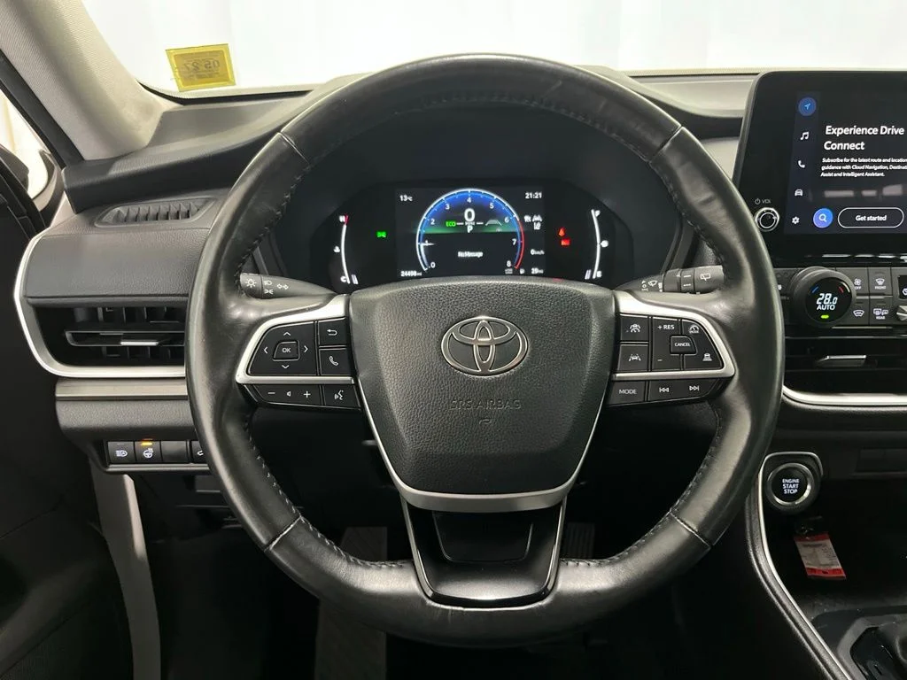 Used 2024 White Toyota XLE image 4