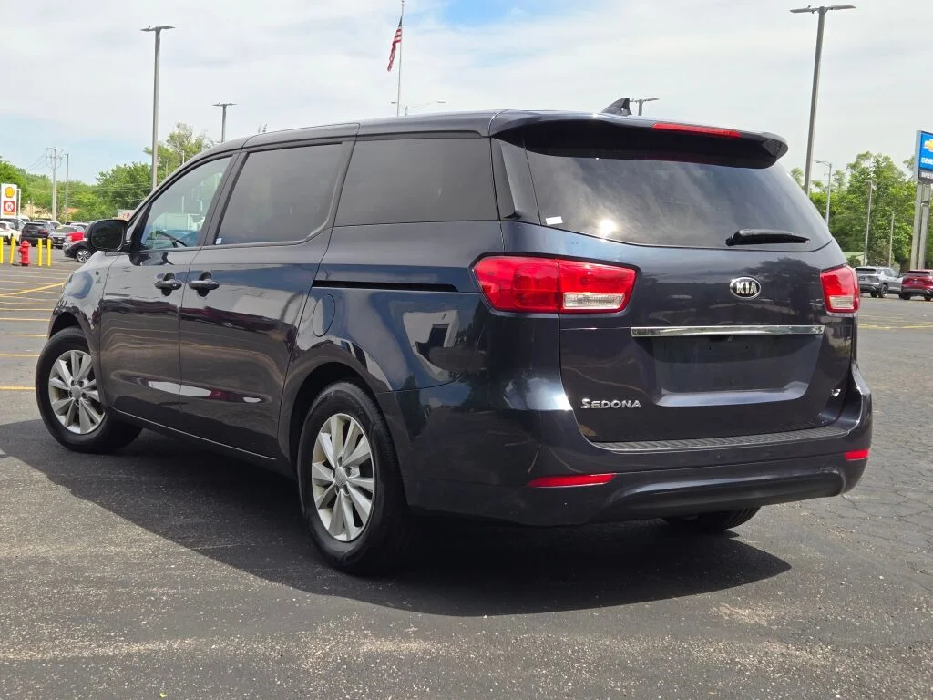 2017 Kia Sedona LX - Photo 14