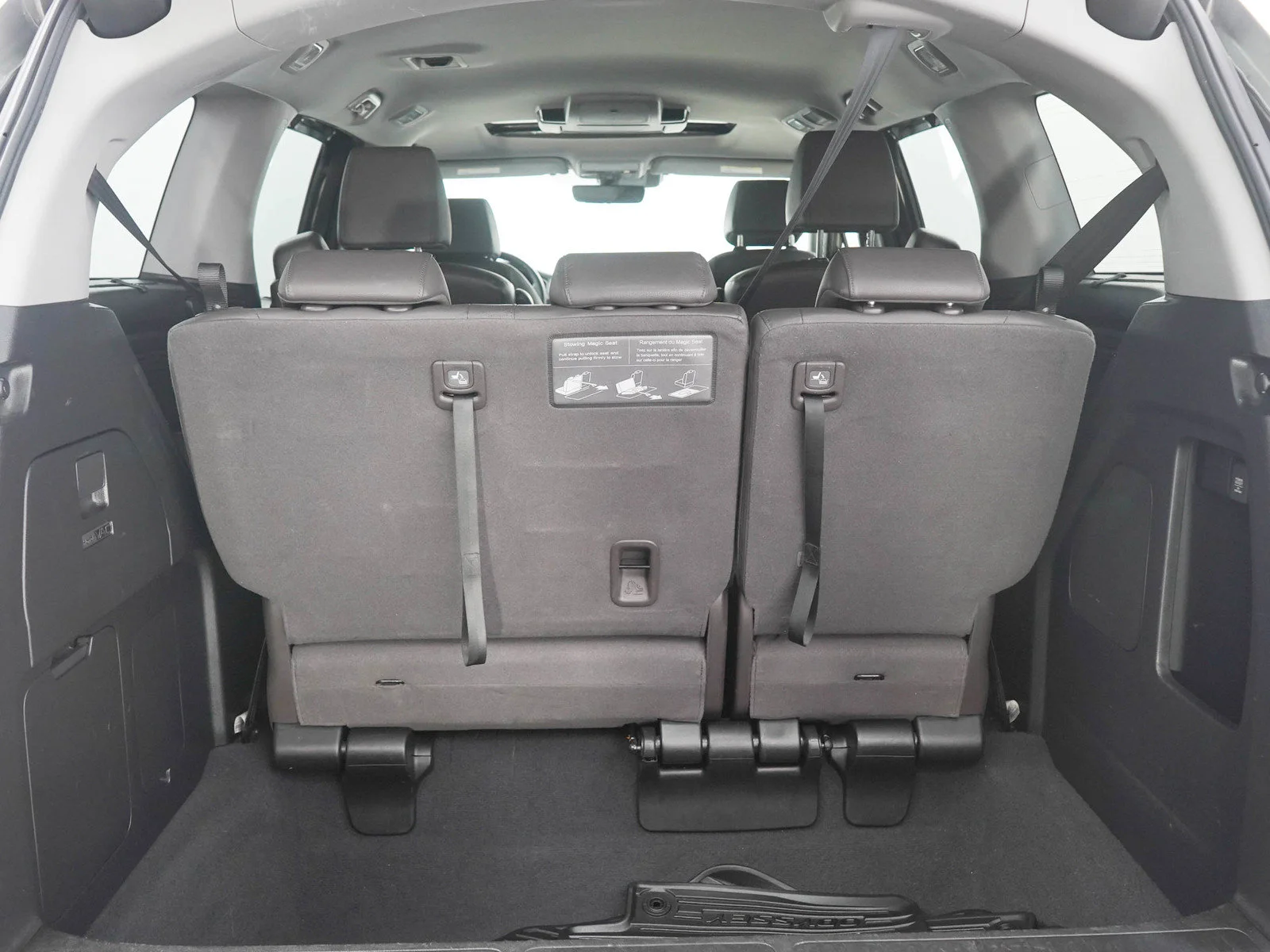 Used 2018 Pacific Pewter Metallic Honda Touring Auto image 11