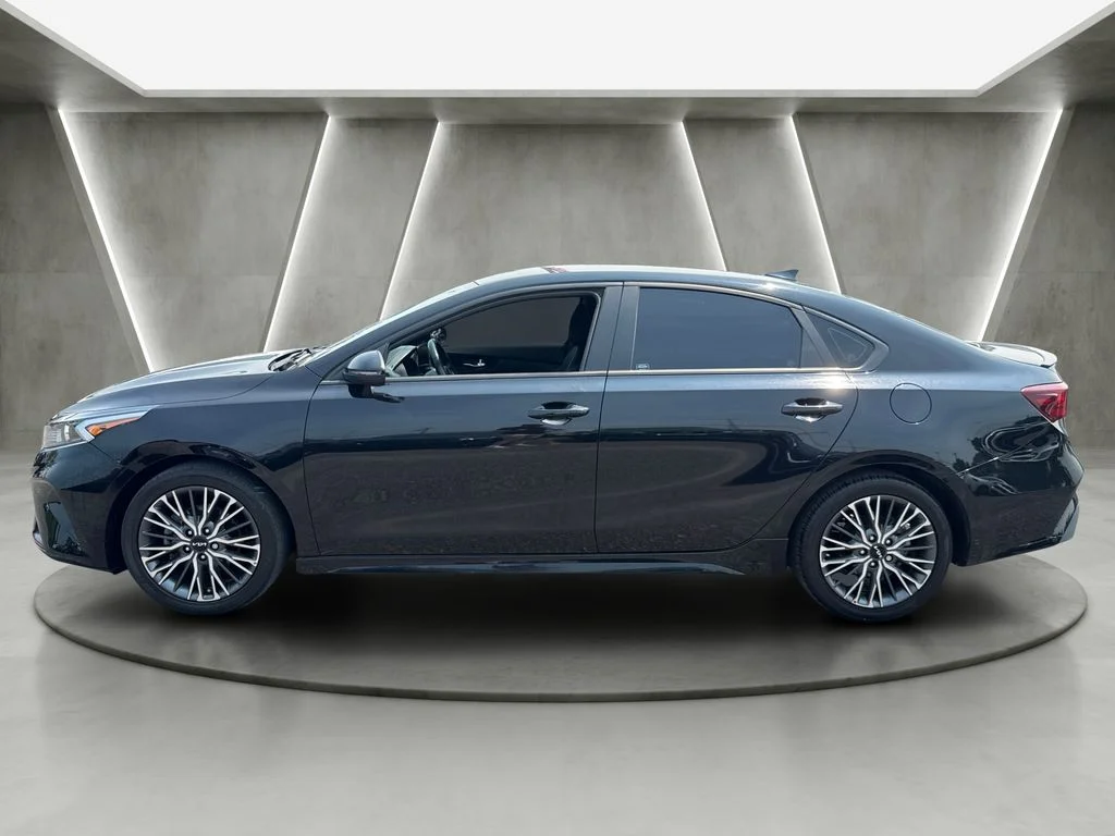 Used 2023 Black Kia GT-Line image 4