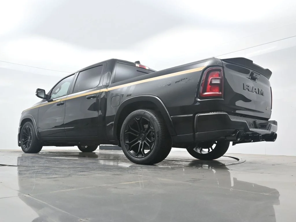 New 2026 Diamond Black Crystal Pearl-Coat Exterior Paint RAM Big Horn image 39