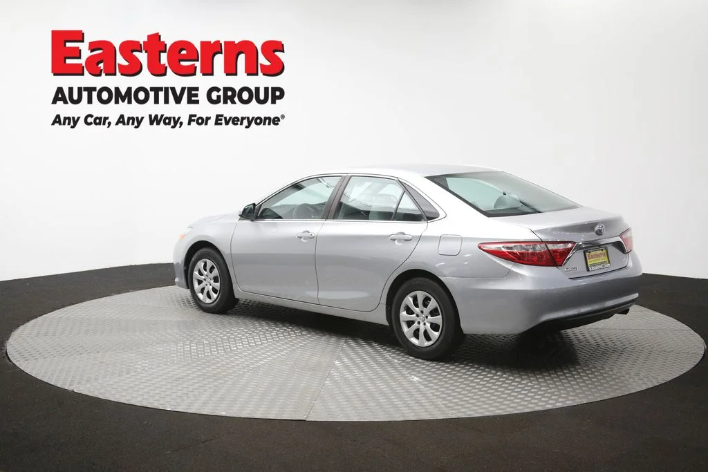 Used 2015 Silver Toyota LE image 62