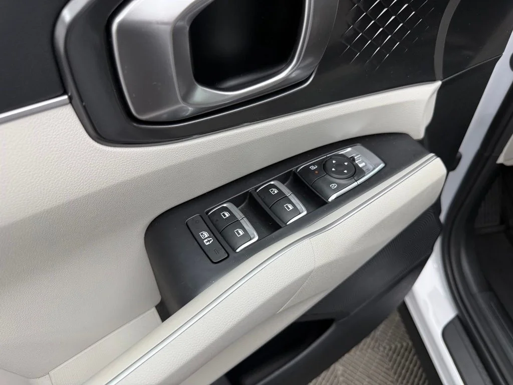 Used 2025 White Kia EX image 19