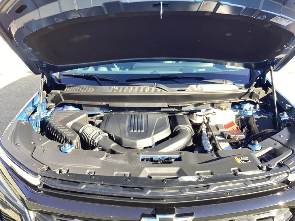 Used 2026 Lakeshore Blue Metallic Chevrolet LT image 24