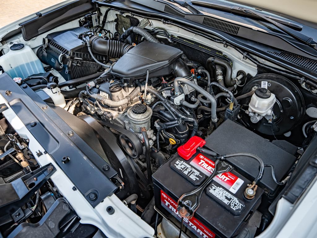 Used 2018 Super White Toyota SR image 39