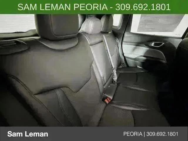 New 2026 Diamond Black Crystal Pearlcoat Jeep Latitude image 25