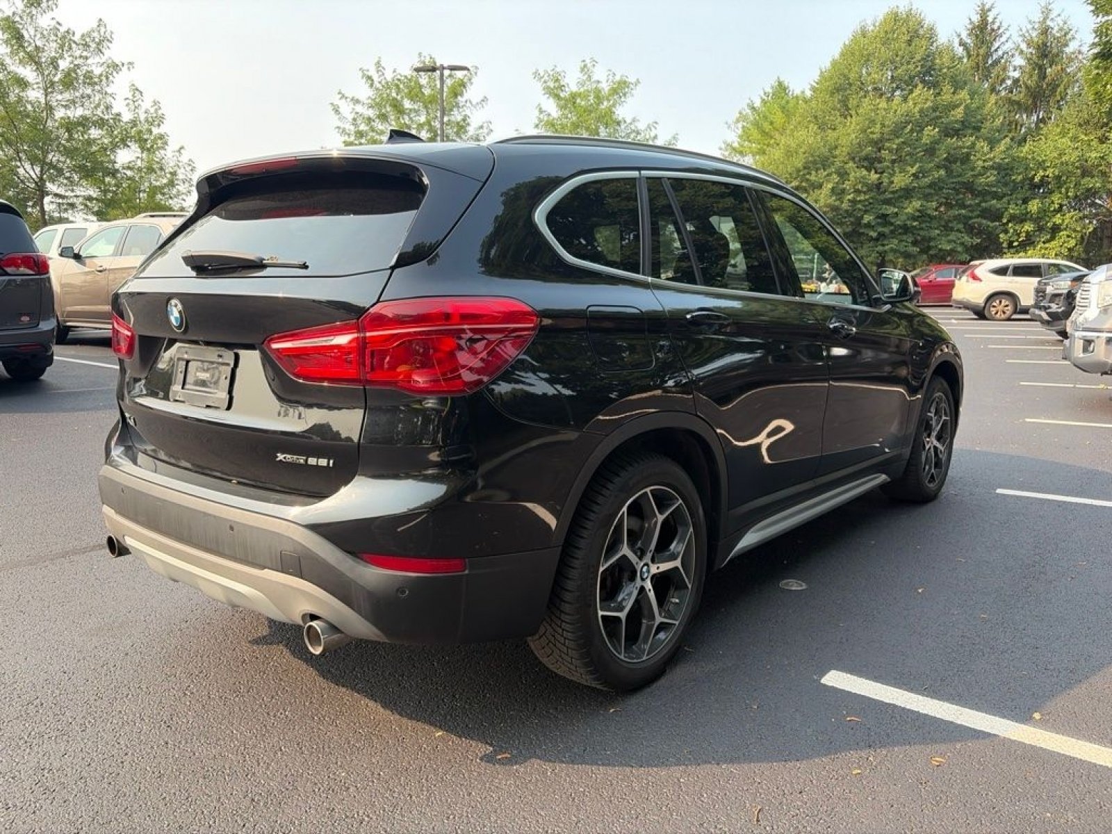 Used 2018 Jet Black BMW xDrive28i image 6