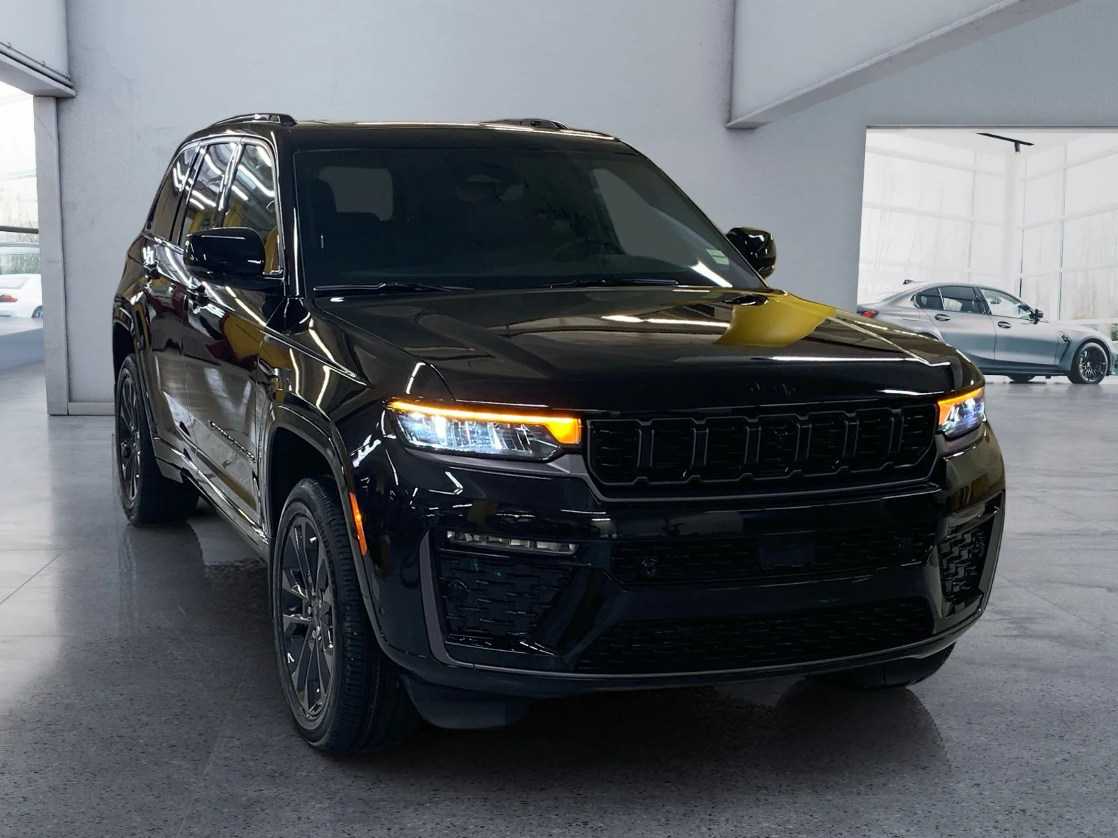 New 2026 Diamond Black Crystal Pearl Jeep Limited Reserve image 7