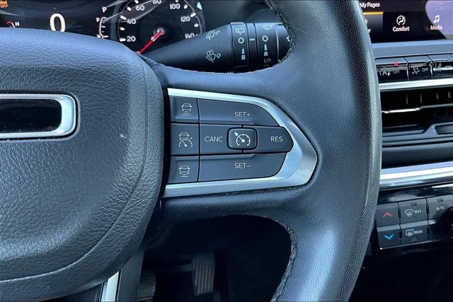 Used 2023 Red Jeep Limited image 12