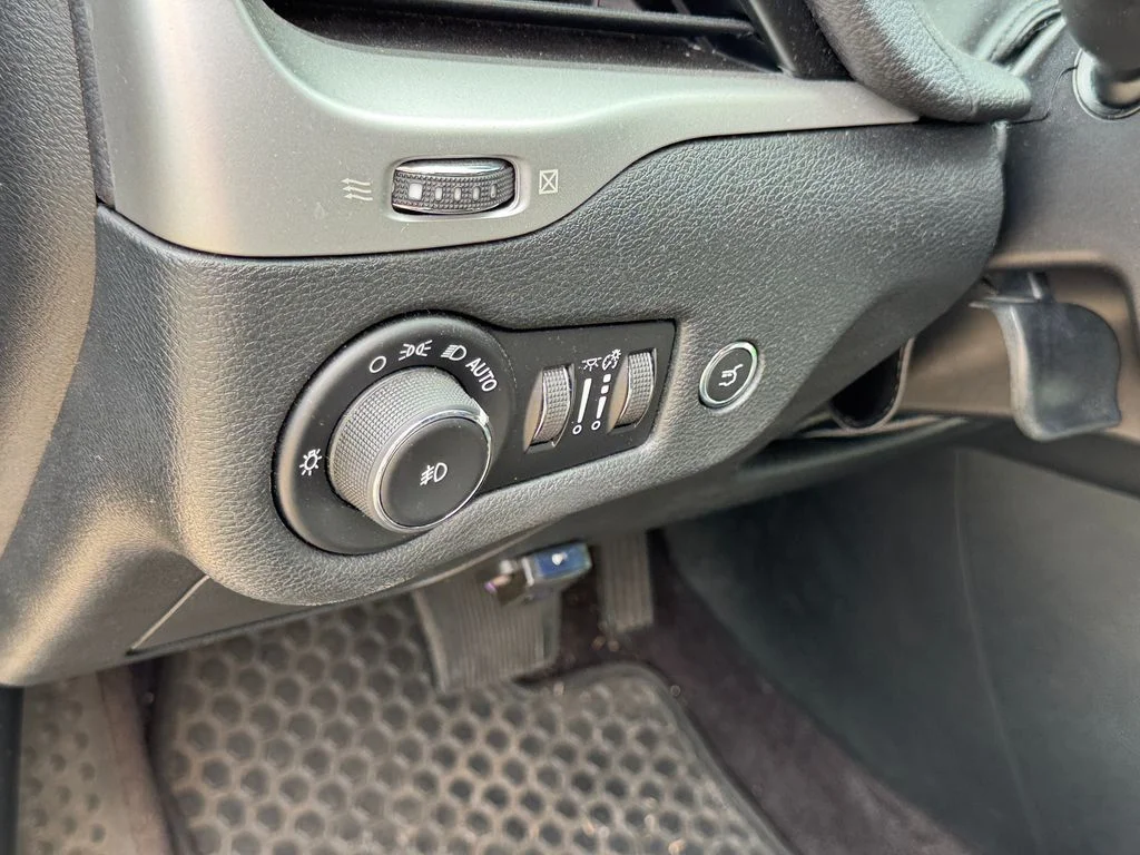 Used 2016 Gray Jeep Trailhawk image 10