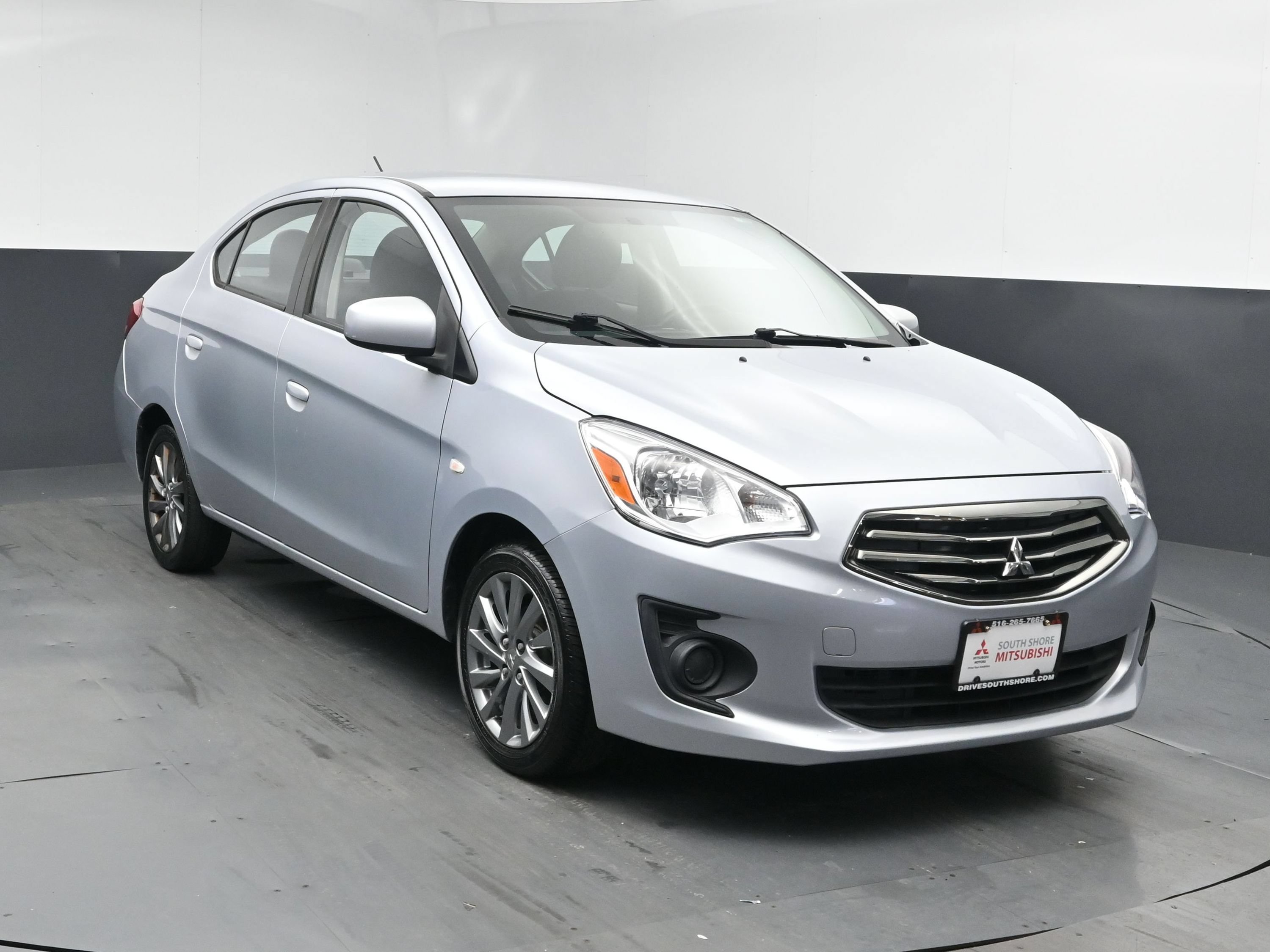Used 2018  Mitsubishi ES image 2