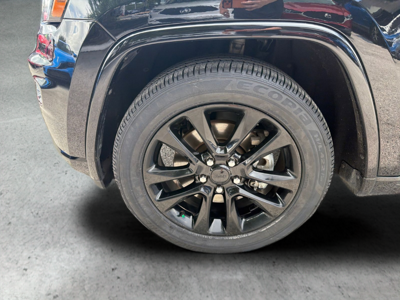 Used 2021 Diamond Black Jeep Laredo X image 10