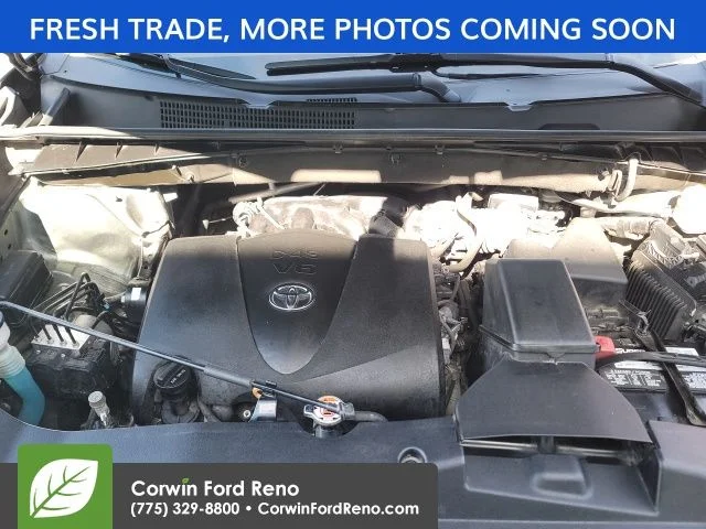 Used 2017 Jade Metallic Toyota XLE image 19