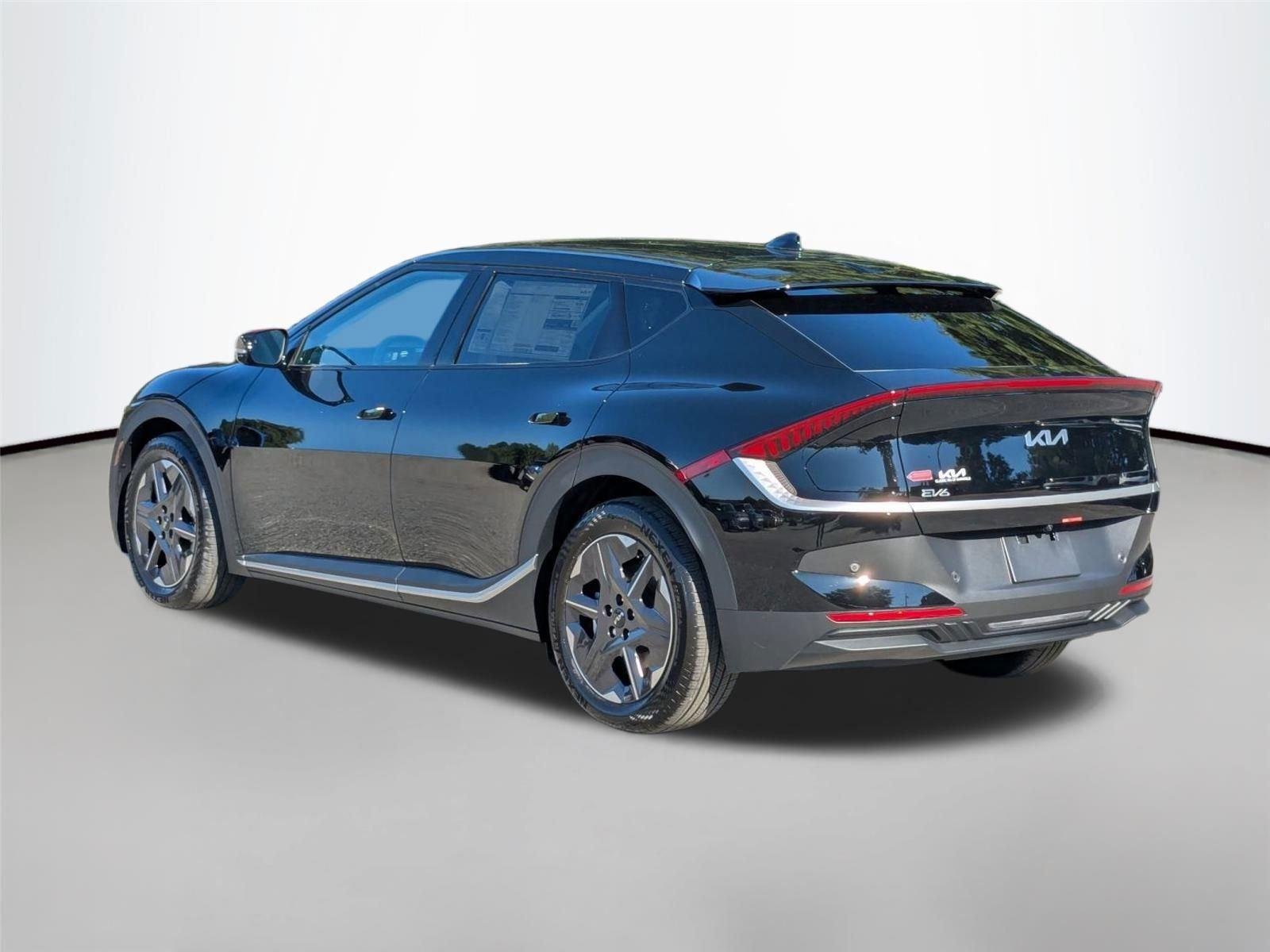 New 2025 Ebony Black Kia Light Long Range image 9