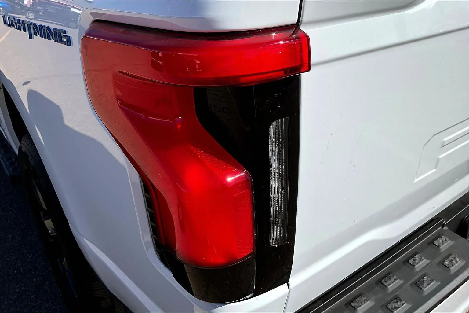 2025 Ford F-150 Lightning Flash - Photo 14