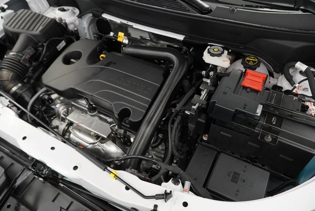 New 2027 Summit White Chevrolet LT image 41