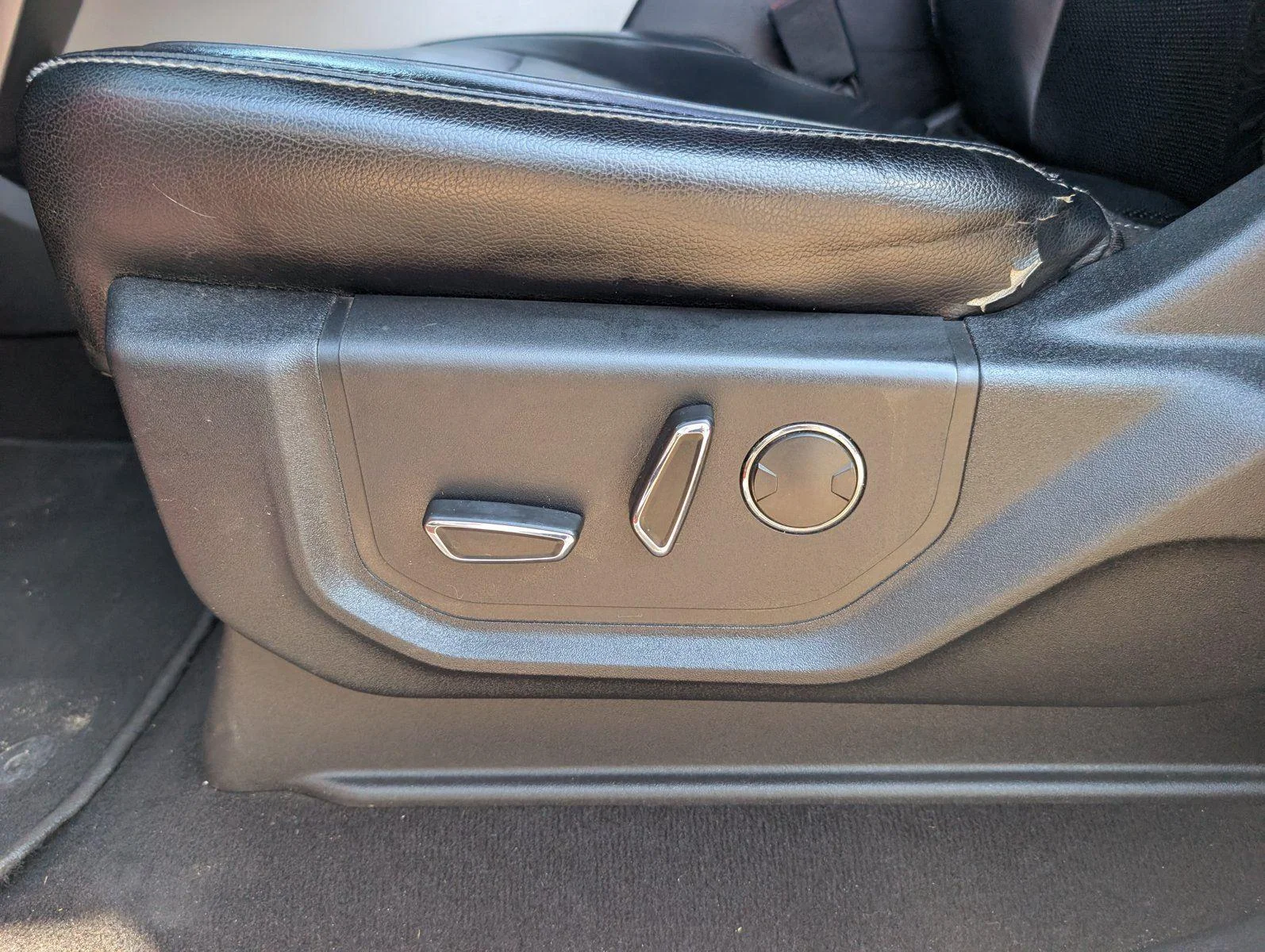 Used 2019 Ruby Red Metallic Tinted Clearcoat/Stone Gray Ford Lariat image 18