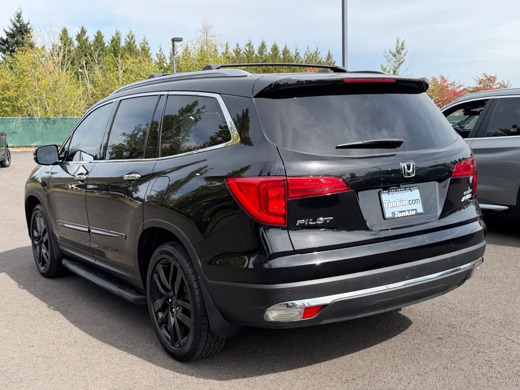 Used 2018 Crystal Black Pearl Honda Elite image 6