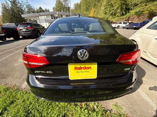 Used 2015 Black Volkswagen 2.0L TDI SEL image 6