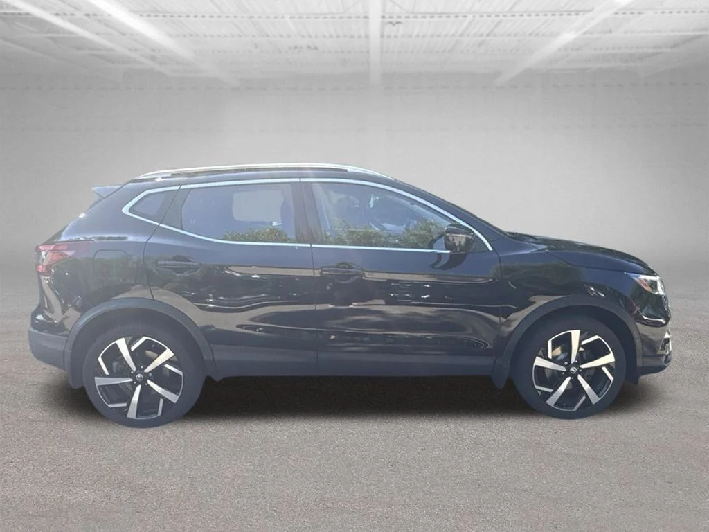 Used 2020 Black Nissan SL image 7