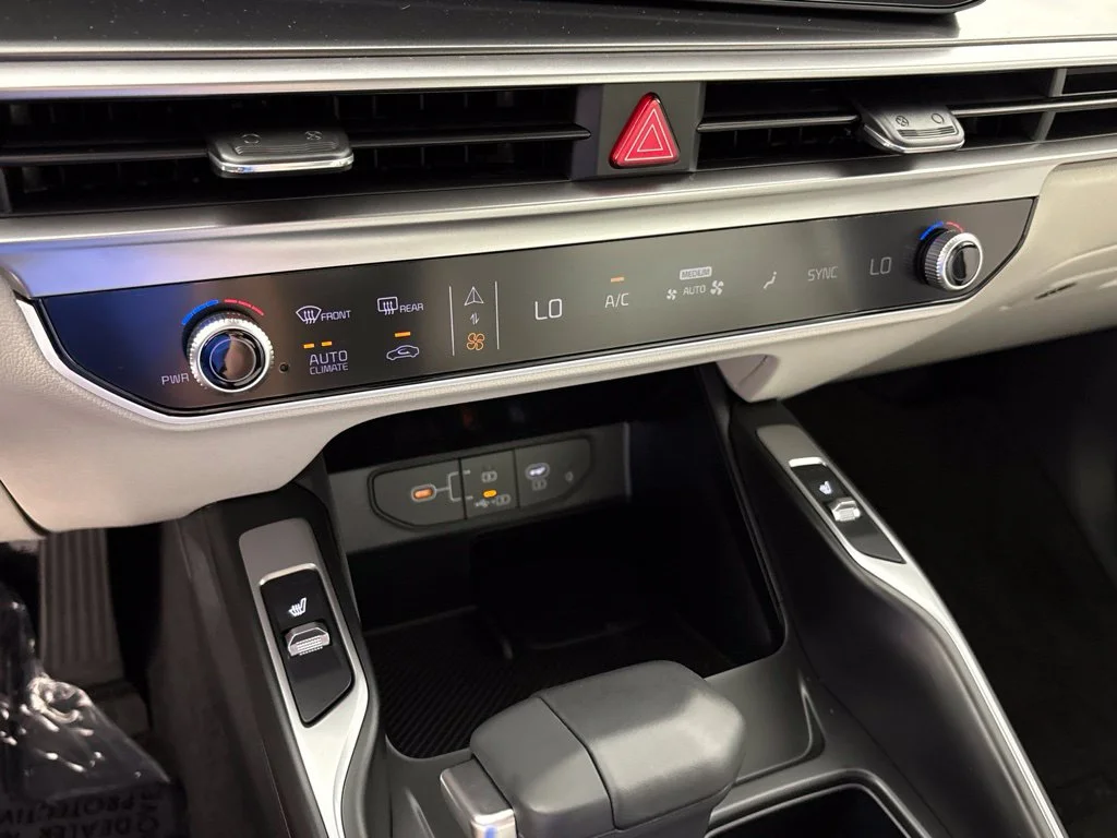 New 2026 Glacial White Pearl Kia EX image 40