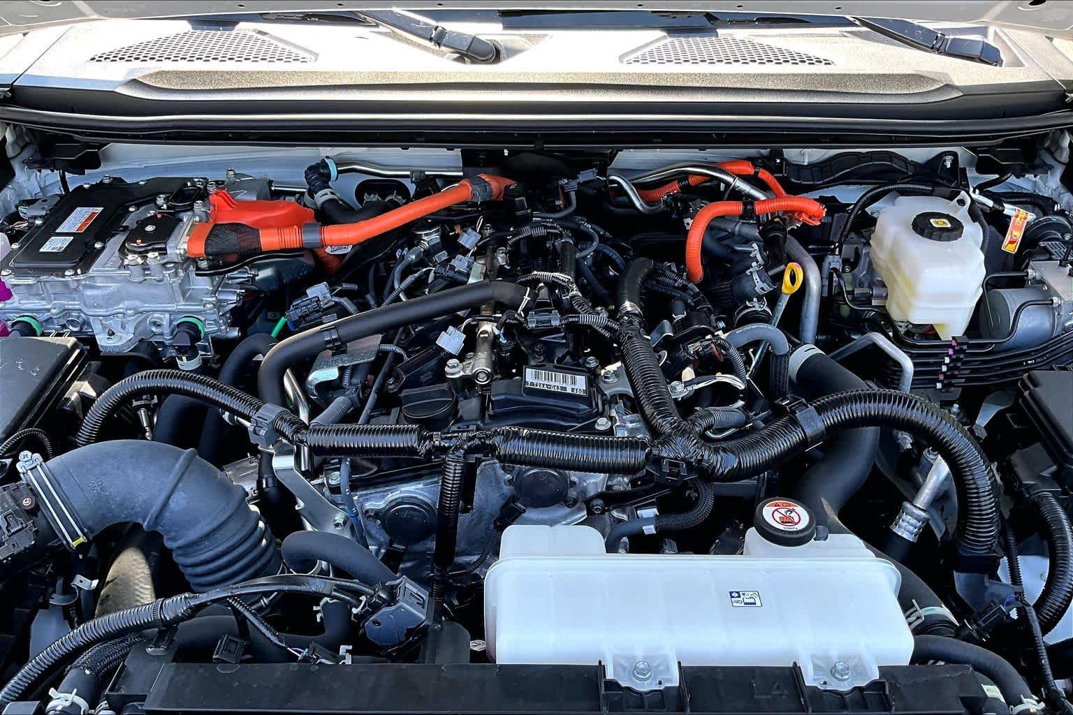 Used 2025 Wind Chill Pearl Toyota  image 32
