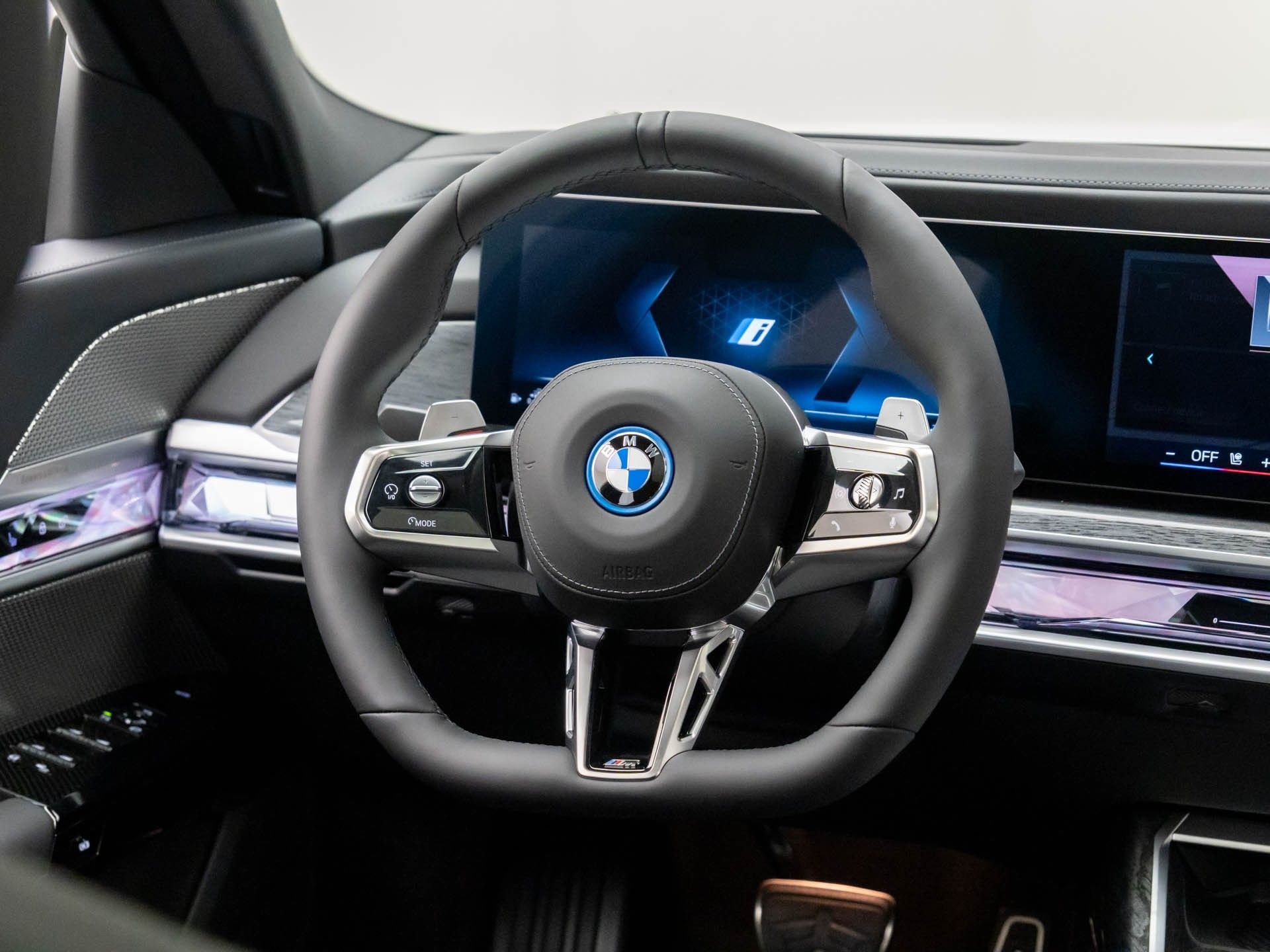 2025 BMW 7 Series 750e - Photo 12