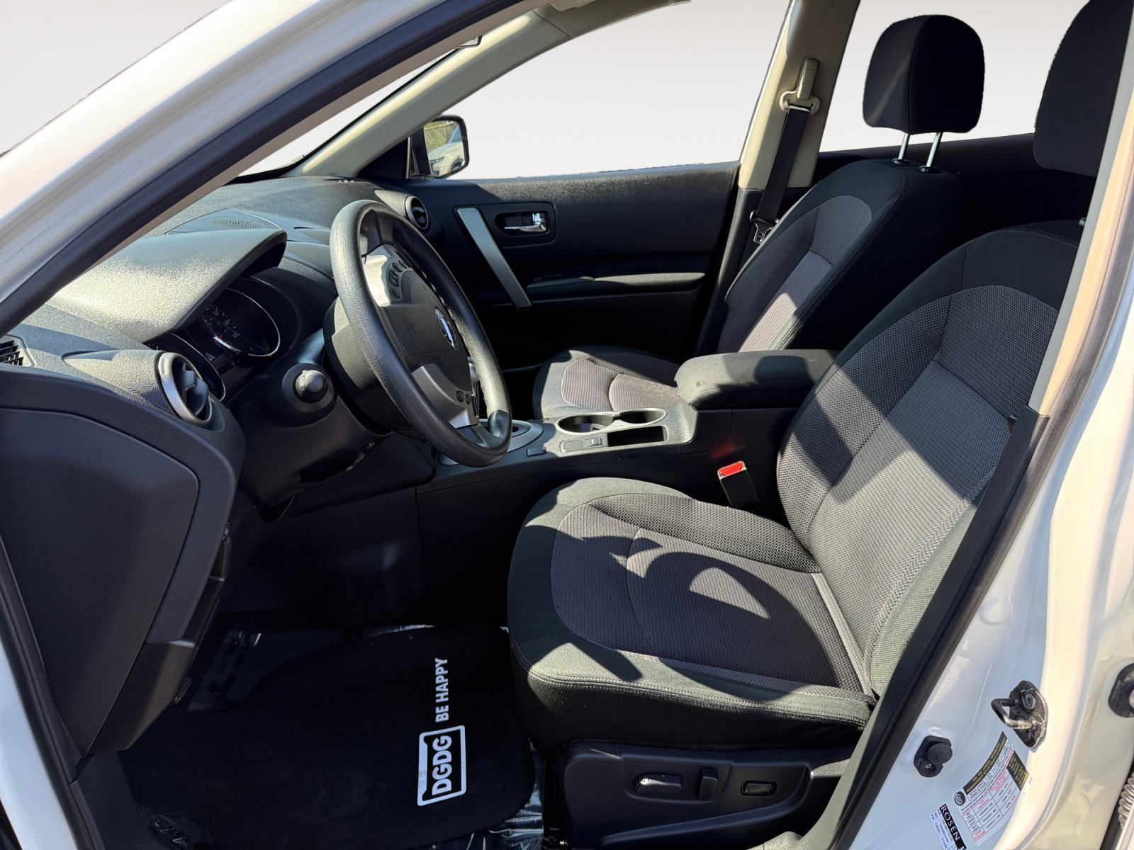 Used 2012 Pearl White Nissan SV image 10
