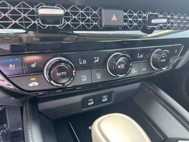 Used 2024 Platinum White Honda Touring image 26